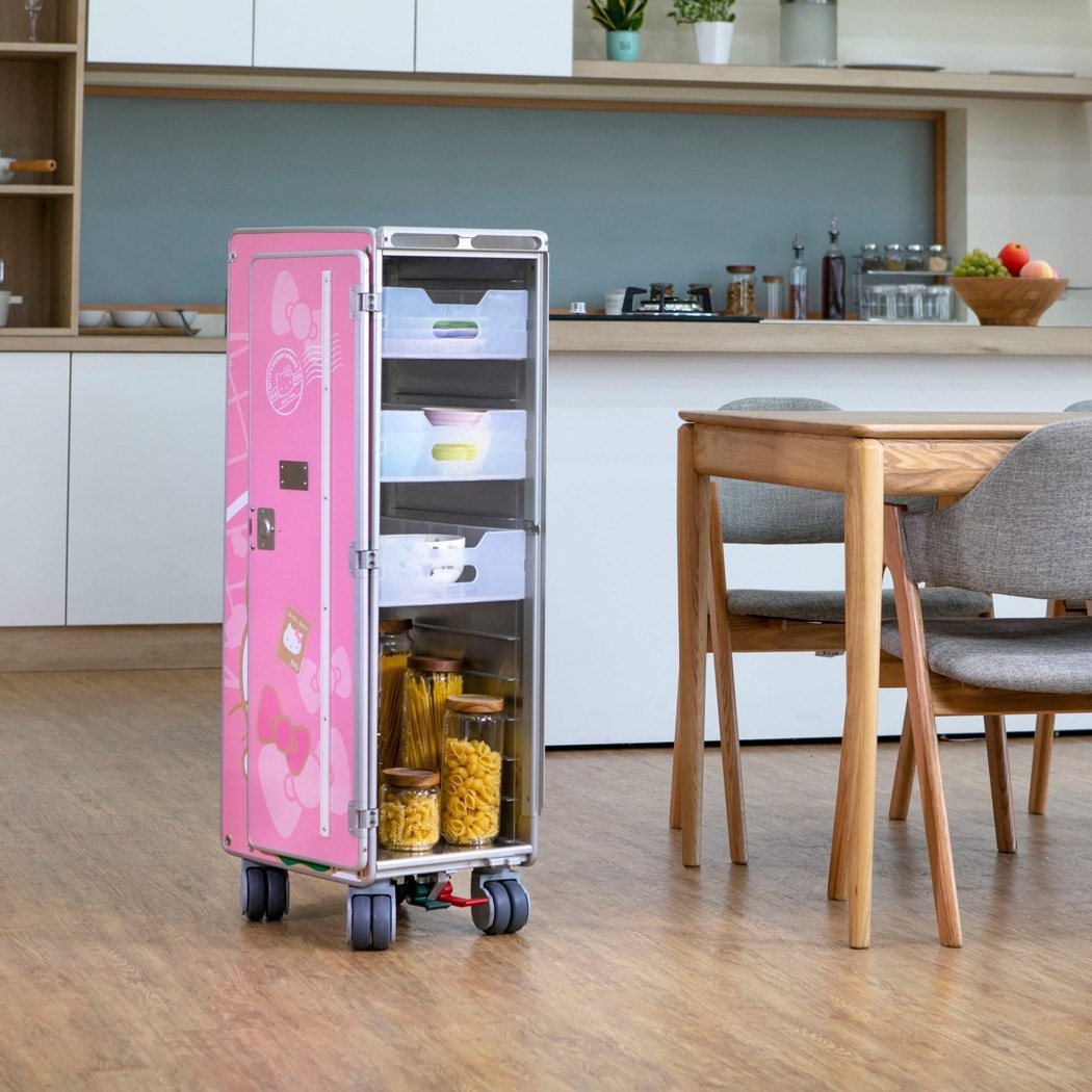 長榮航空Hello Kitty輕量化餐車附設7個活動式抽屜，適合用於收納家中物品...