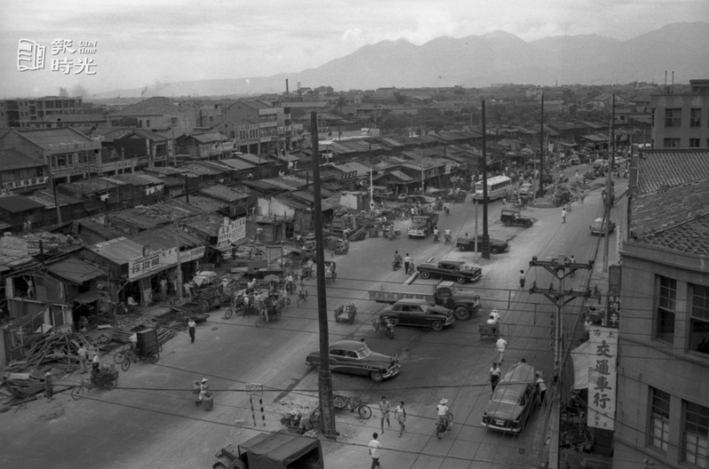 中華商場，中華路東邊違建開始自動拆除及全景。圖／聯合報系資料照（1961/03/27　陳明輝攝影）
