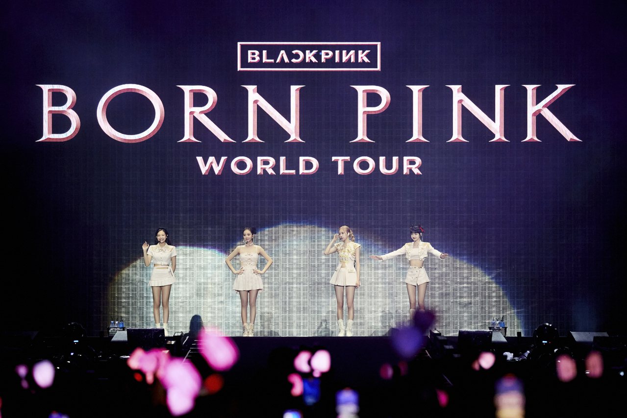 南韓天團BLACKPINK來高雄舉行演唱會，爆出一張黃牛票炒作到40萬的天價。圖／取自推特