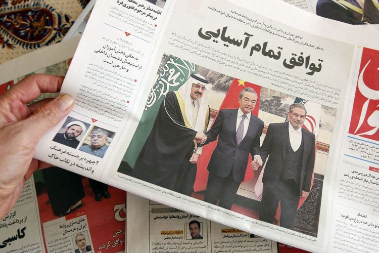 德黑蘭當地報紙以頭版報導伊朗和沙烏地阿拉伯於中國斡旋下，3月10日宣布簽署復交協...