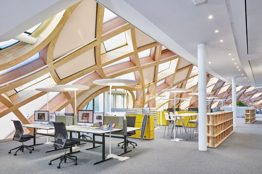 Vitra繽紛多彩的設計讓辦公空間活潑了起來。