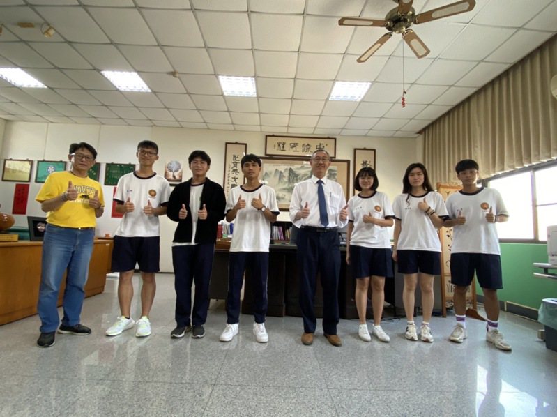 台南善化社區高中繁星85人上榜，3人進台大創歷年新高。圖／校方提供