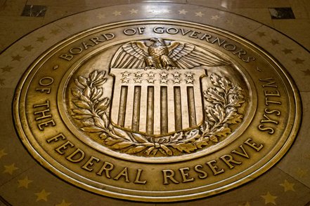 聯準會（Fed）於美東時間21日起召開為期兩天的利率決策會議，專家形容這次決策將是Fed去年啟動升息循環以來最艱鉅挑戰。美聯社