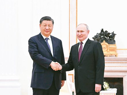 大陸國家主席習近平（左）在莫斯科克里姆林宮會見俄羅斯總統普亭。 新華社