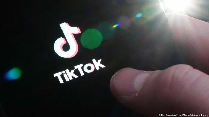 許多國家陸續禁止使用海外版TikTok。圖／德國之聲中文網