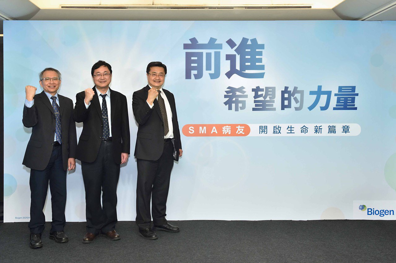  (左起)郭雲鼎醫師、胡朝榮醫師、鍾育志醫師，看待SMA用藥健保擴大給付，病友未來夢想曙光再現。創異/提供