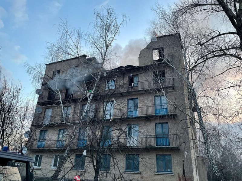 烏克蘭當局今天表示，俄羅斯無人機深夜攻擊基輔州一所職業高中，造成4人喪生，20人受傷。路透社