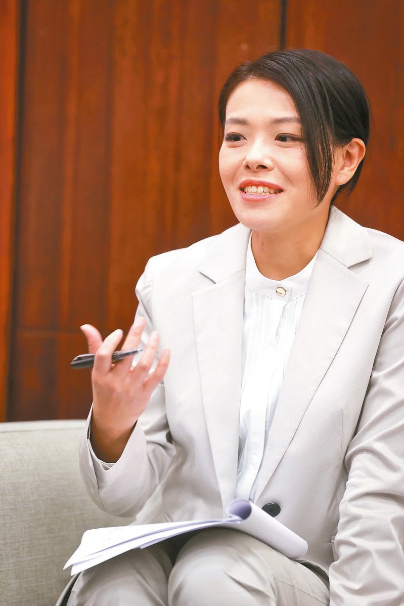 新竹市長高虹安就職一百天，綠營批她把棒球場變成「政治提款機」，高虹安說，「不是政治清算」，是釐清過程。記者葉信菉／攝影