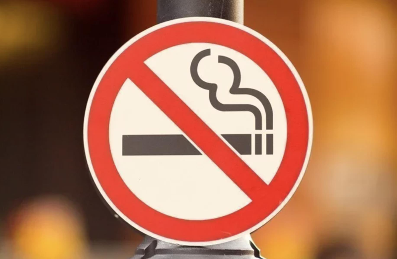 「菸害防制法」今起公告並上路，全面禁止電子煙、納管加熱菸及載具，吸菸年齡提高至廿歲。示意圖／Ingimage