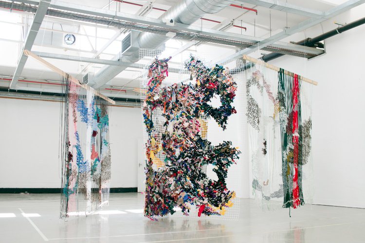 南非藝術家Bev Butkow2023年作品「reflective connections (iteration 1)」是為約翰尼斯堡大學創作的場域特定藝術；圖片版權屬於藝術家本人與南非約翰內斯堡畫廊Guns & Rain。圖／Art Central提供