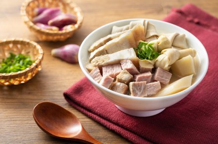 六福美食「本幫醃篤鮮高湯麵」。圖／六福旅遊集團提供