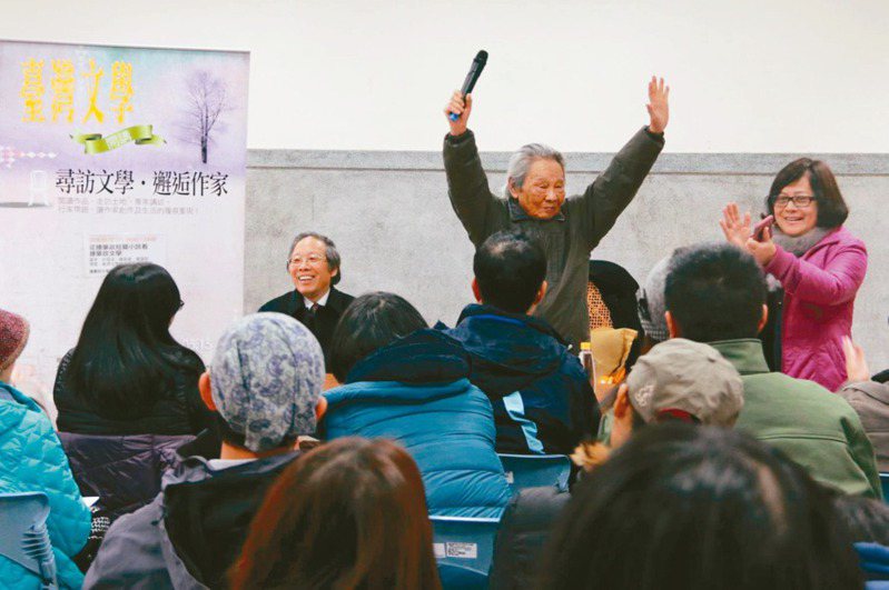 高齡九十一歲的鍾肇政於龍潭武德殿向聽眾演說。（圖／文訊雜誌攝於2016年3月）