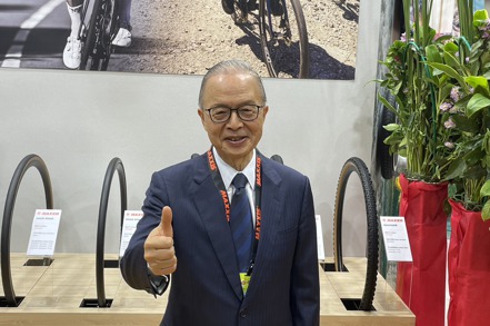 正新董事長陳榮華宣布將供應BMW 1系列的輪胎。記者邱馨儀／攝影