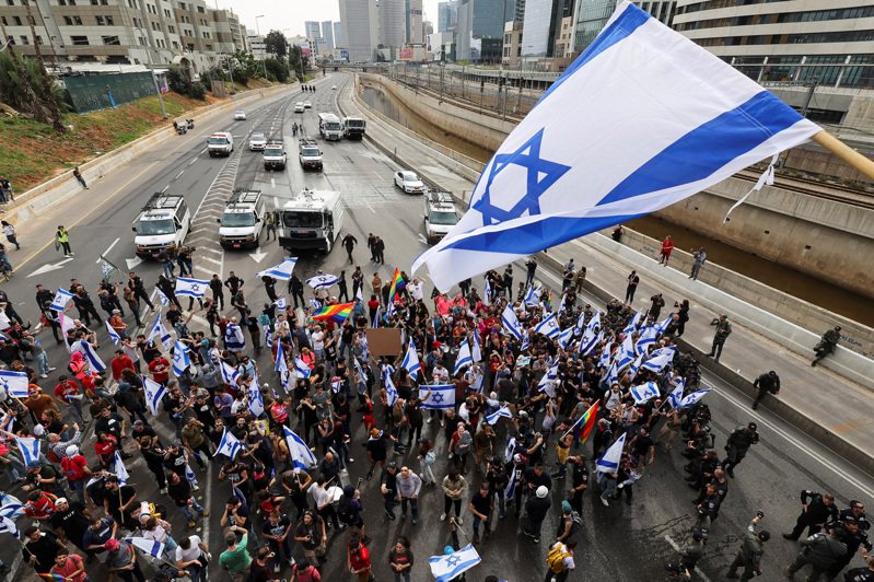 以色列總理尼坦雅胡政府的司法改革計畫讓全國分歧擴大。路透社