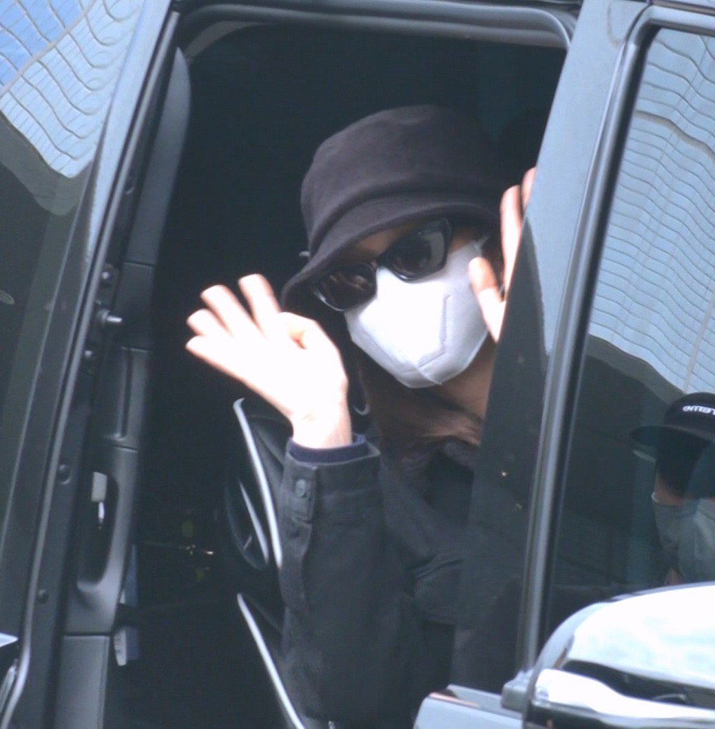 韓國人氣女團BLACKPINK日前來高雄連辦2場開演唱會，掀起一股「黑粉旋風」，她們搭專機來回，機場有不少歌迷守候。本報資料照片
