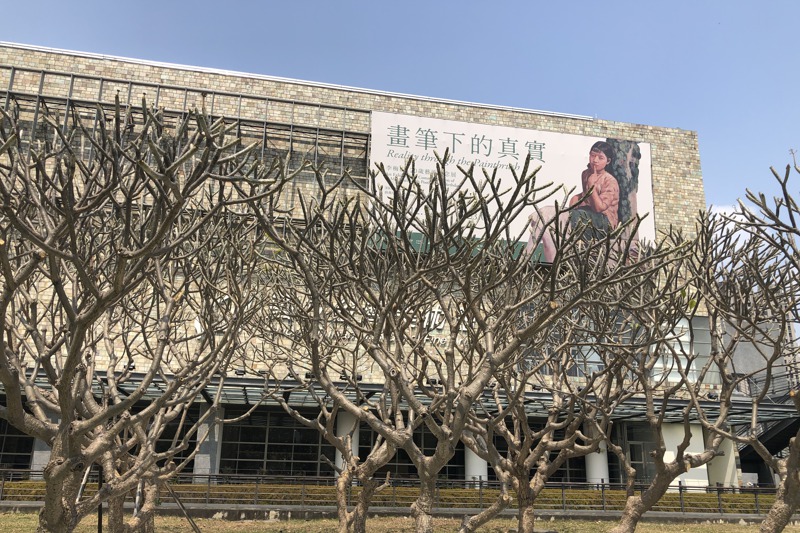國立台灣美術館是全台除故宮外唯一國立美術館，偌大三層樓館內左右兩邊常同時舉行四、五檔展覽，是民眾看展好去處。記者何定照／攝影