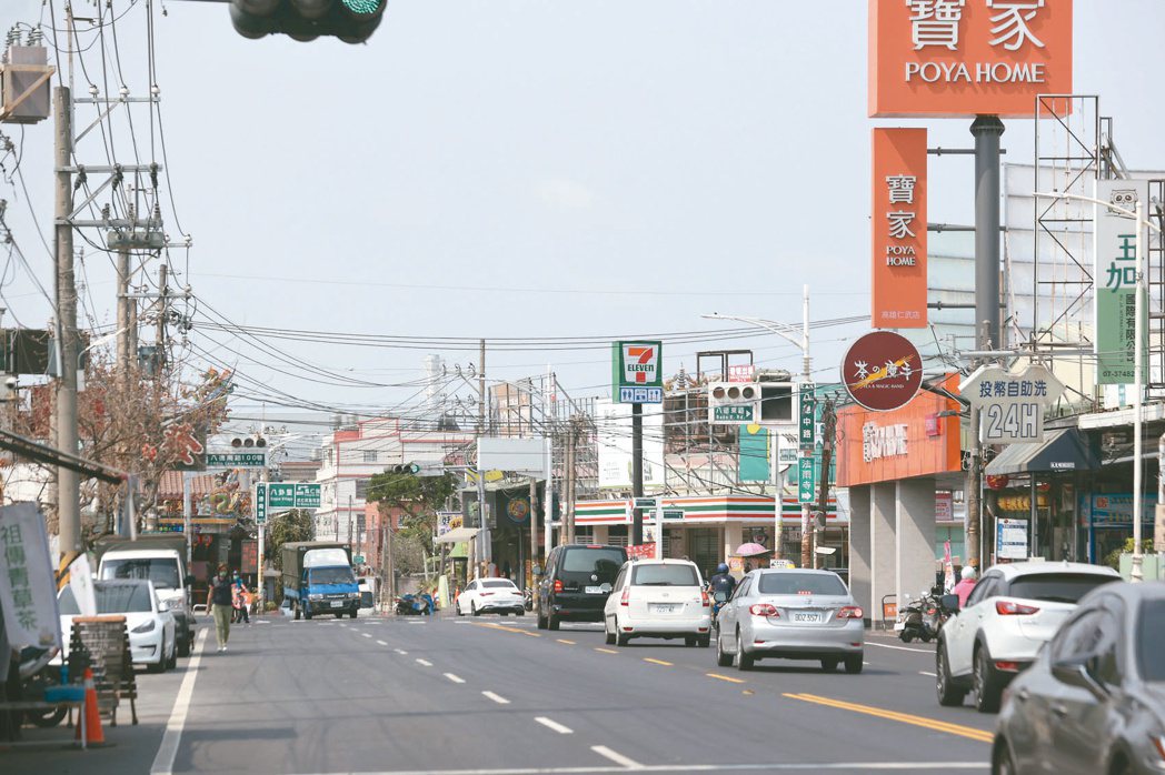 高雄仁武是港都唯一三條國道交會的行政區，區內仁雄商圈交通便捷，吸引大量人口進駐，...