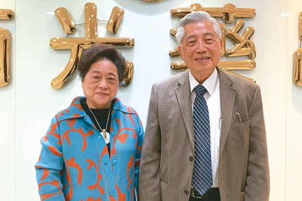 南光化學製藥總經理王玉杯（左）與董事長陳立賢。記者謝柏宏／攝影