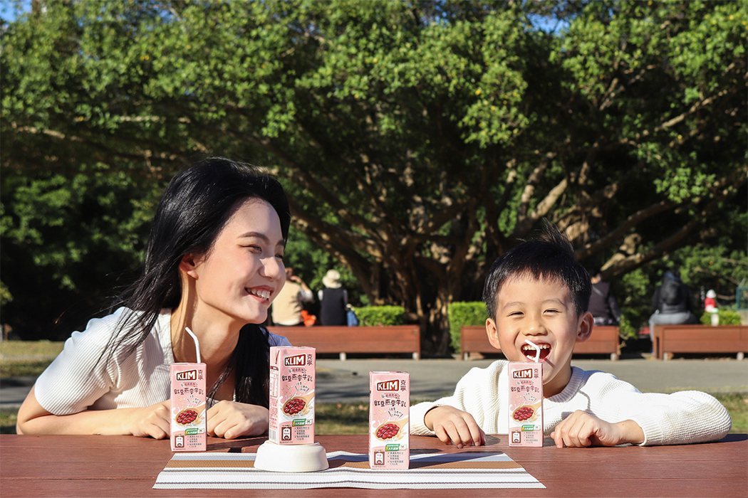 克寧超級食物保久乳飲品系列獲家庭消費者青睞外，更吸引年輕族群購買。 雀巢/提供