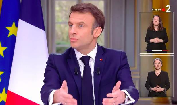 法國總統馬克宏22日上電視受訪時，疑似戴著一支疑似價值8萬歐元（約新台幣260萬元）的手錶，引起爭議。截自衛報
