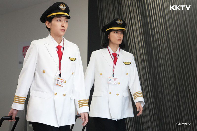 「重啟人生」第5輪人生，主角近藤麻美(左)當上機師。圖／KKTV提供