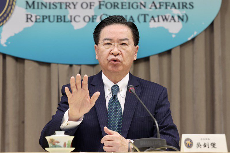 外交部長吳釗燮日前被問到是否可能推動「雙重承認」，他說只要有國家希望與台灣強化關係，「我們都不排除」。記者許正宏／攝影