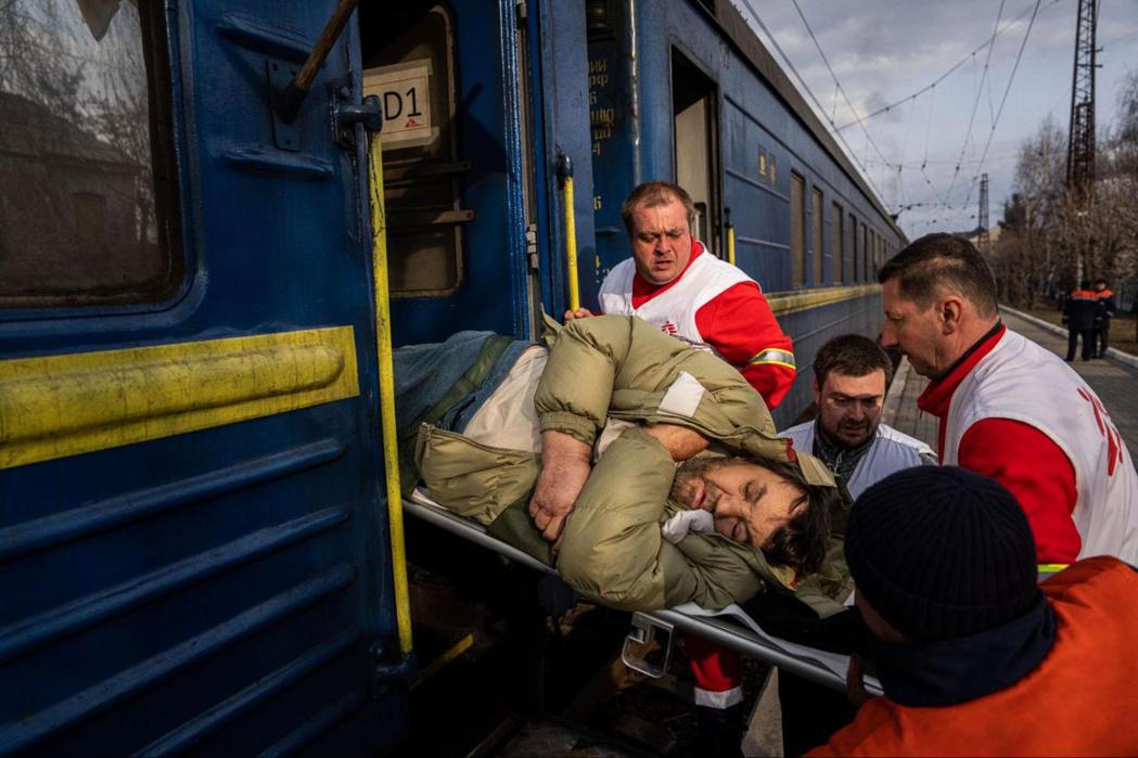 烏克蘭與無國界醫生組織共同合作的醫療專車。 圖／美聯社　