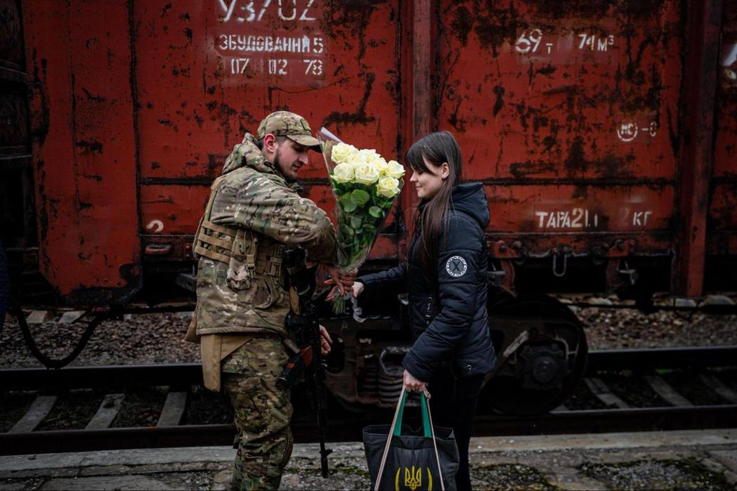 在俄軍的攻擊之下，烏克蘭列車最長的延誤紀錄也僅約1小時，而且俄軍還沒有擊中過軍用...