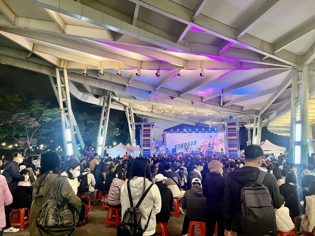 眾多民眾湧入臺北市花博園區參加全力原夢嘉年華。項家麟／攝影
