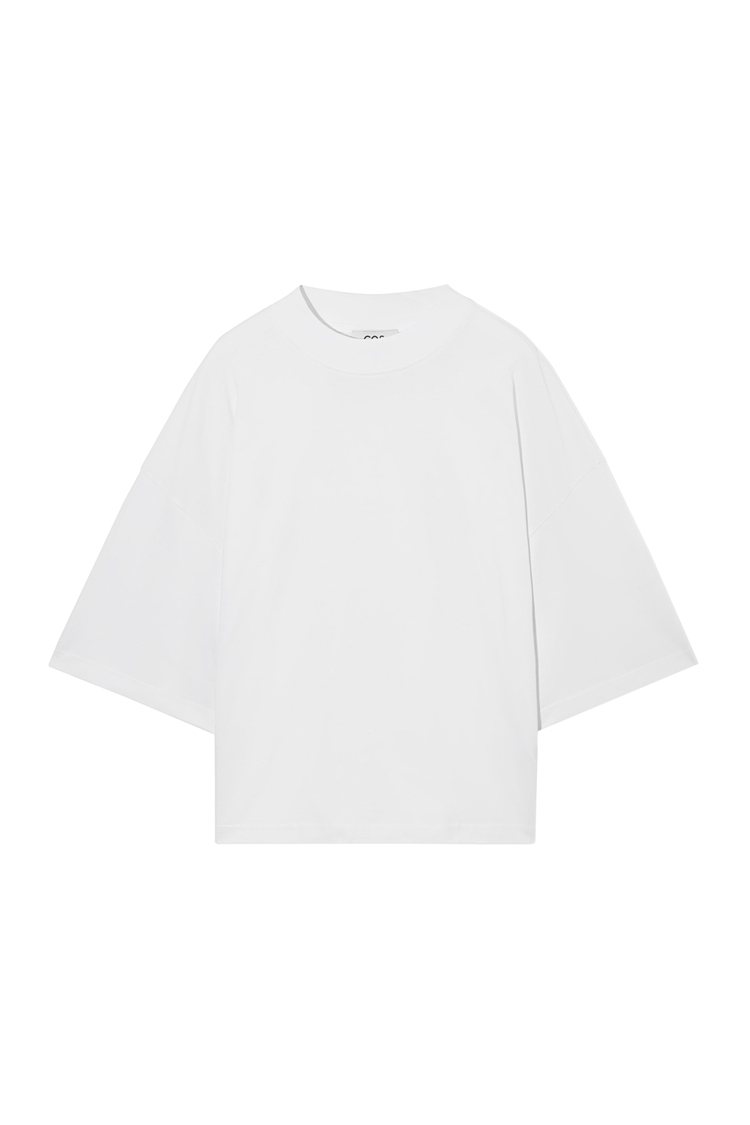 COS推出白T恤迷你系列，展現剪裁與用料的細膩工藝。圖／COS提供