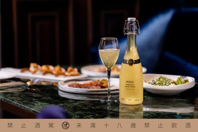 「MISSS蜂蜜氣泡酒」以100%台灣蜂蜜和香檳酵母釀造， 透過自然發酵產生細緻...