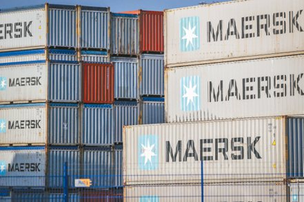 貨櫃航運巨頭馬士基（快桅）在最新亞太市場月報中指出，全球供應鏈終於開始穩定。（歐新社）