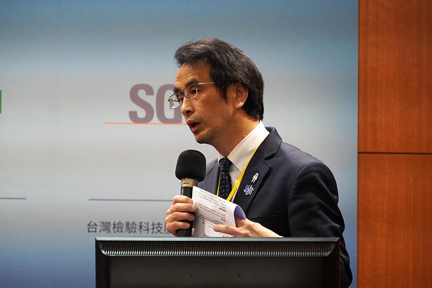 國家太空中心主任吳宗信說明輻射驗測是台灣電子元件產業進軍國際重要的一環。 國家太...