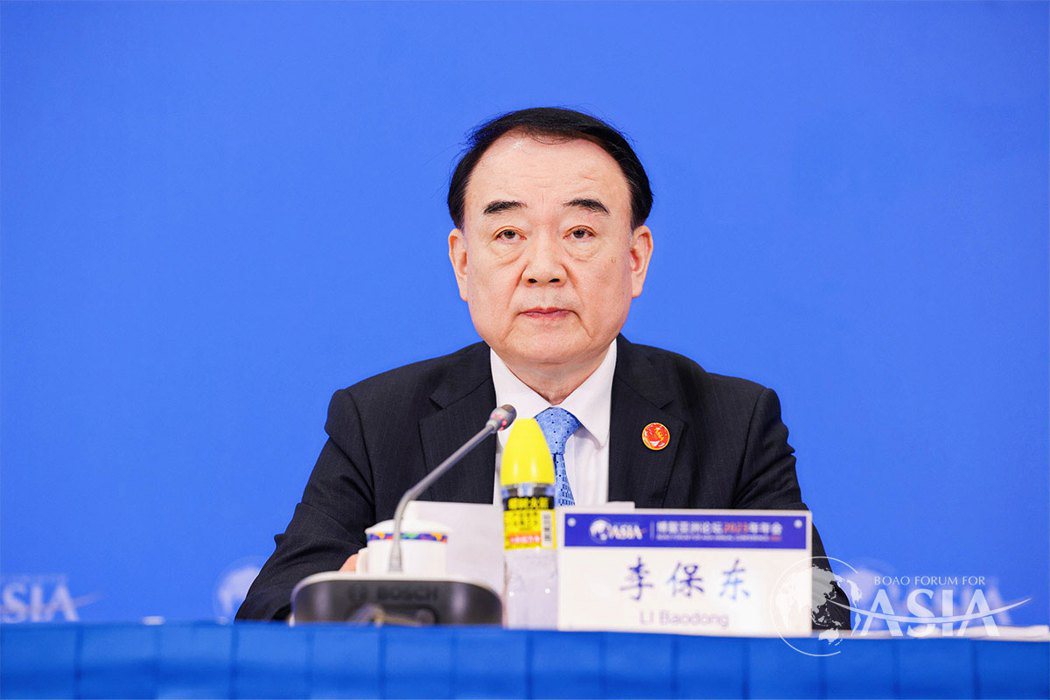 博鰲亞洲論壇秘書長李保東在博鰲論壇2023年會年度報告記者會上表示，要提倡真正的...
