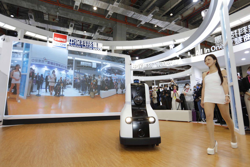 中保科技展演日本AI機器人，成為全場焦點，吸引眾多民眾觀賞。中保科提供