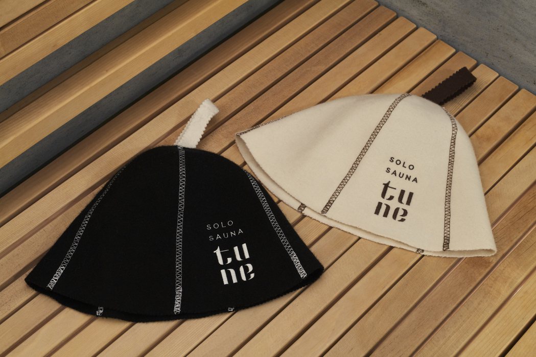 100% 日本製羊毛桑拿帽，防止頭髮頭皮與耳朵過熱。 圖／SOLO SAUNA ...