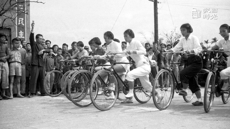 慶祝青年節自行車比賽。圖／聯合報系資料照（1955/03/27　陳維在攝影）
