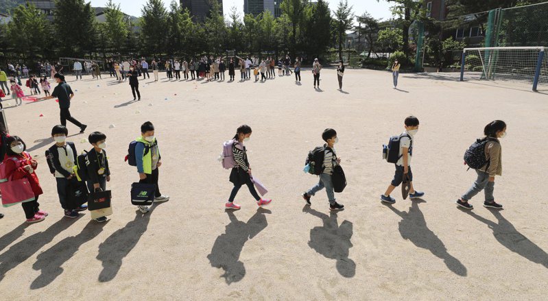 調查顯示，南韓為了補習而付出大筆學費，使年輕學子的心理健康惡化。圖／美聯社