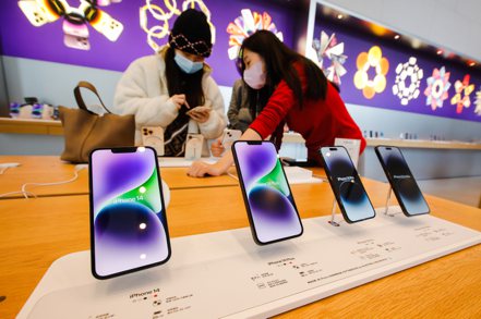 市調機構Counterpoint Research發布數據顯示，iPhone 13成為去(2022)年中國大陸最暢銷手機，市占率高達6.6％，比2021年的2.3％要高出4.3個百分點。歐新社