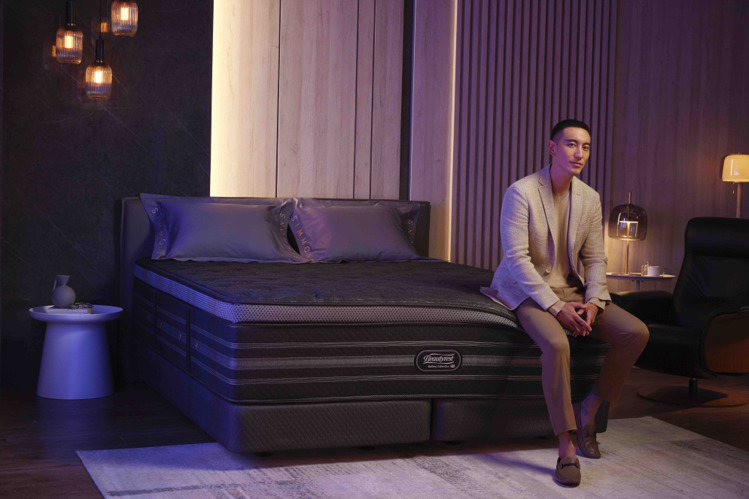 席夢思品牌代言人王陽明，特別強調一張好的床墊，能帶來良好的睡眠品質。圖／席夢思提供