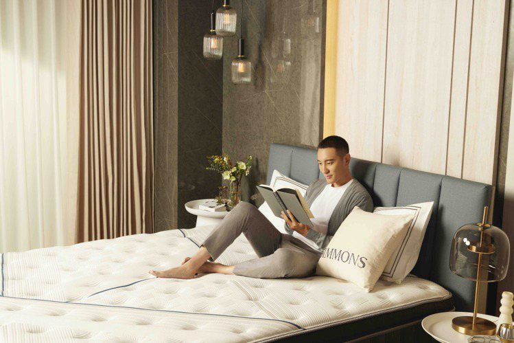 席夢思品牌代言人王陽明，特別強調一張好的床墊，能帶來良好的睡眠品質。圖／席夢思提...