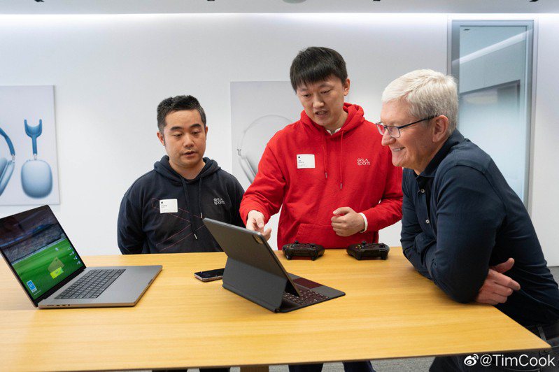 蘋果公司CEO庫克（Tim Cook）庫克29日上午與開發者社群在上海交流。圖／取自庫克微博