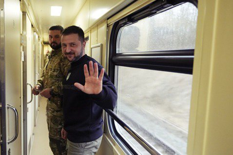 美聯社的火車專訪，澤倫斯基：願意邀請習近平來烏克蘭訪問。 圖／美聯社
