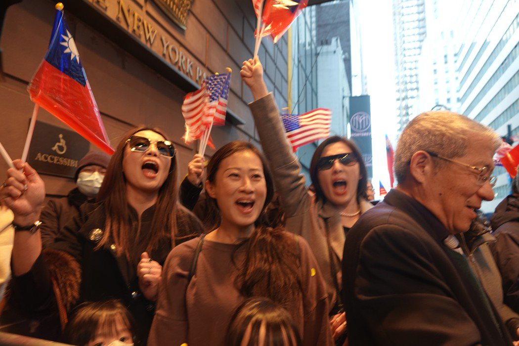 台灣僑胞到場歡迎蔡總統過境美國。記者張文馨／攝影