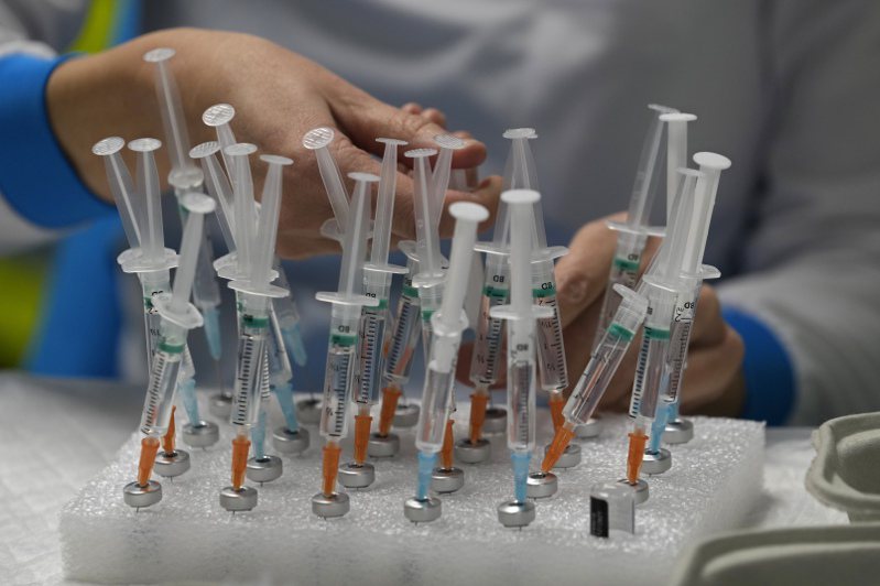 WHO在更新全球新冠肺炎疫苗指南時表示，健康的孩童和青少年可能不再需要接種新冠疫苗。美聯社