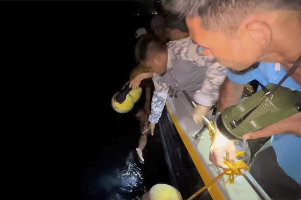 菲律賓渡輪「MV Lady Mary Joy 3」行駛途中起火，31人溺斃或隨後...