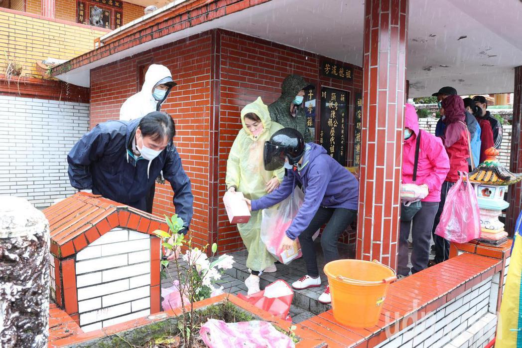 清明到來，掃墓祭祖可說是台灣多數人的習俗。 圖／聯合報系資料照片