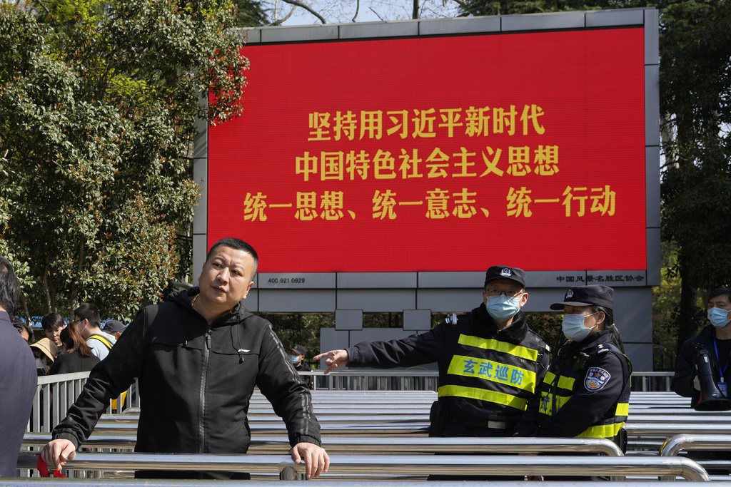 圖為馬英九到訪時，南京中山陵旁的中共宣傳標語。 圖／美聯社