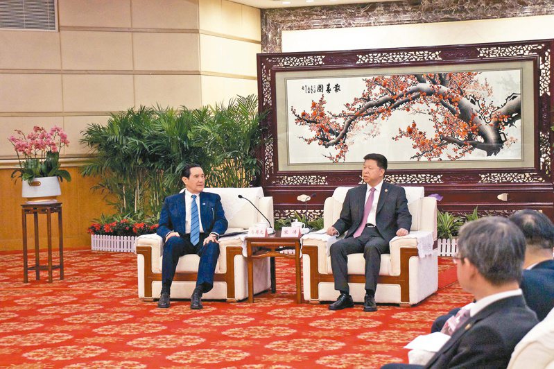 前總統馬英九（左）昨晚在湖北武漢東湖賓館與大陸國台辦主任宋濤（右）會晤。中央社