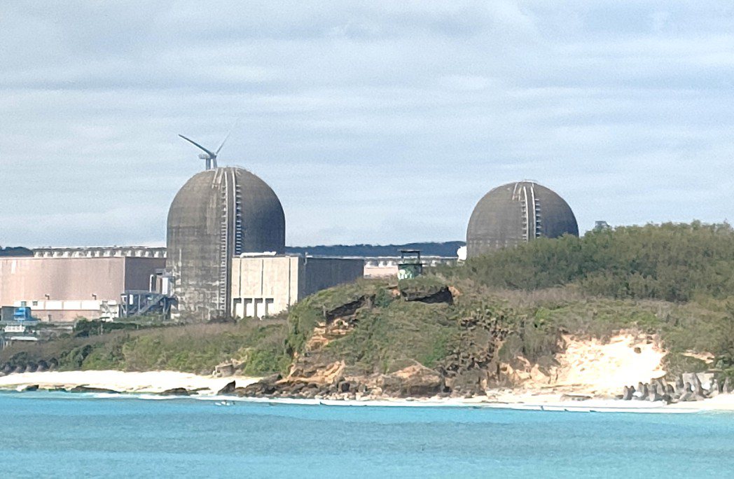 核3廠2號機將於明天起展開為期43天的大修，依規畫在夏季用電高峰期之前併聯發電，...
